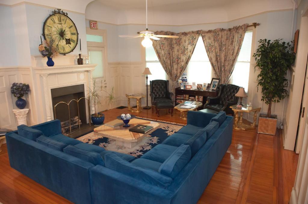 Cedars & Beeches Bed & Breakfast Long Branch Bagian luar foto