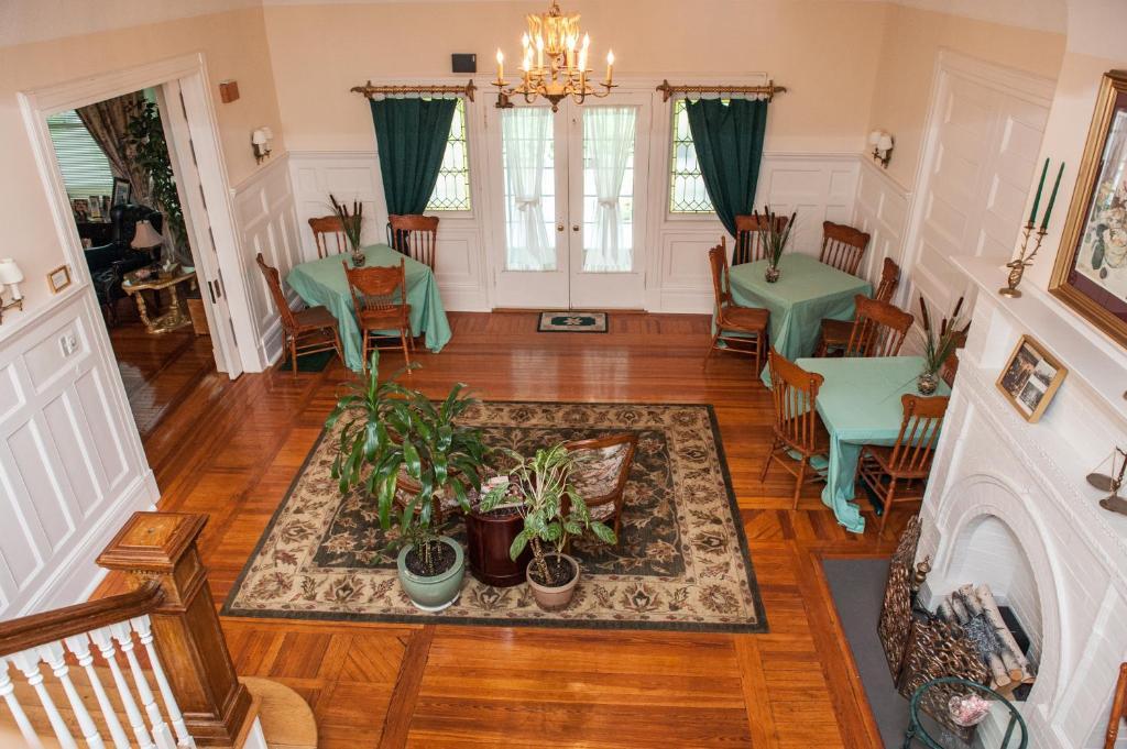 Cedars & Beeches Bed & Breakfast Long Branch Bagian luar foto