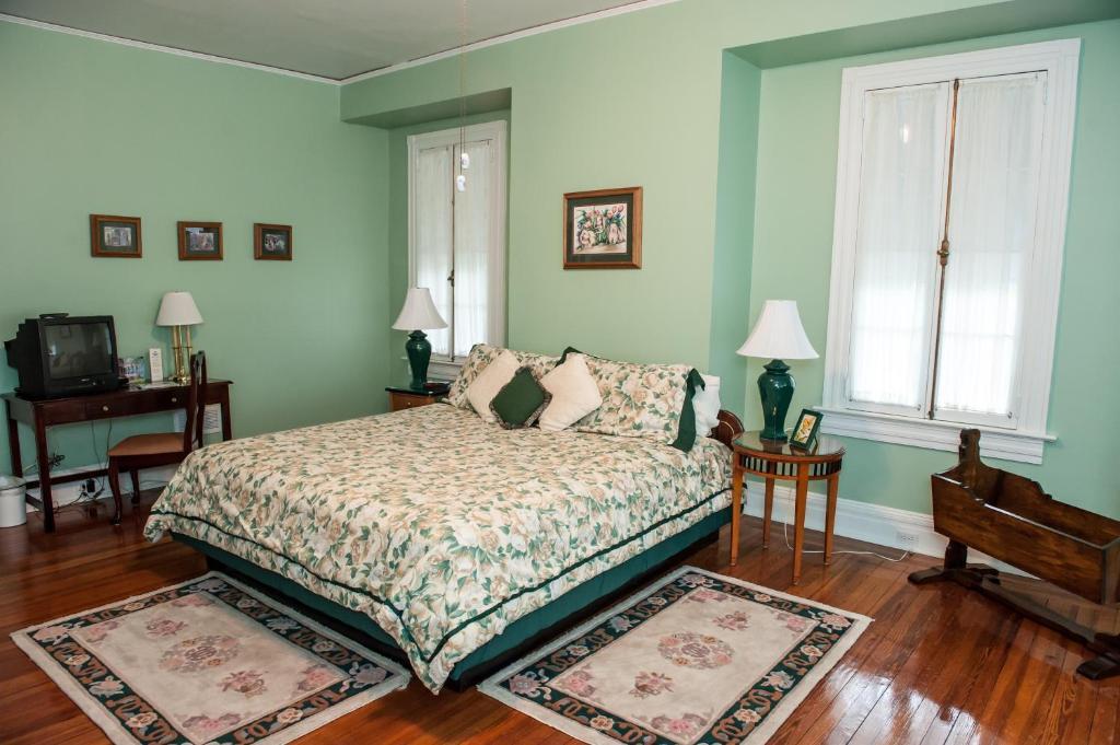 Cedars & Beeches Bed & Breakfast Long Branch Bagian luar foto